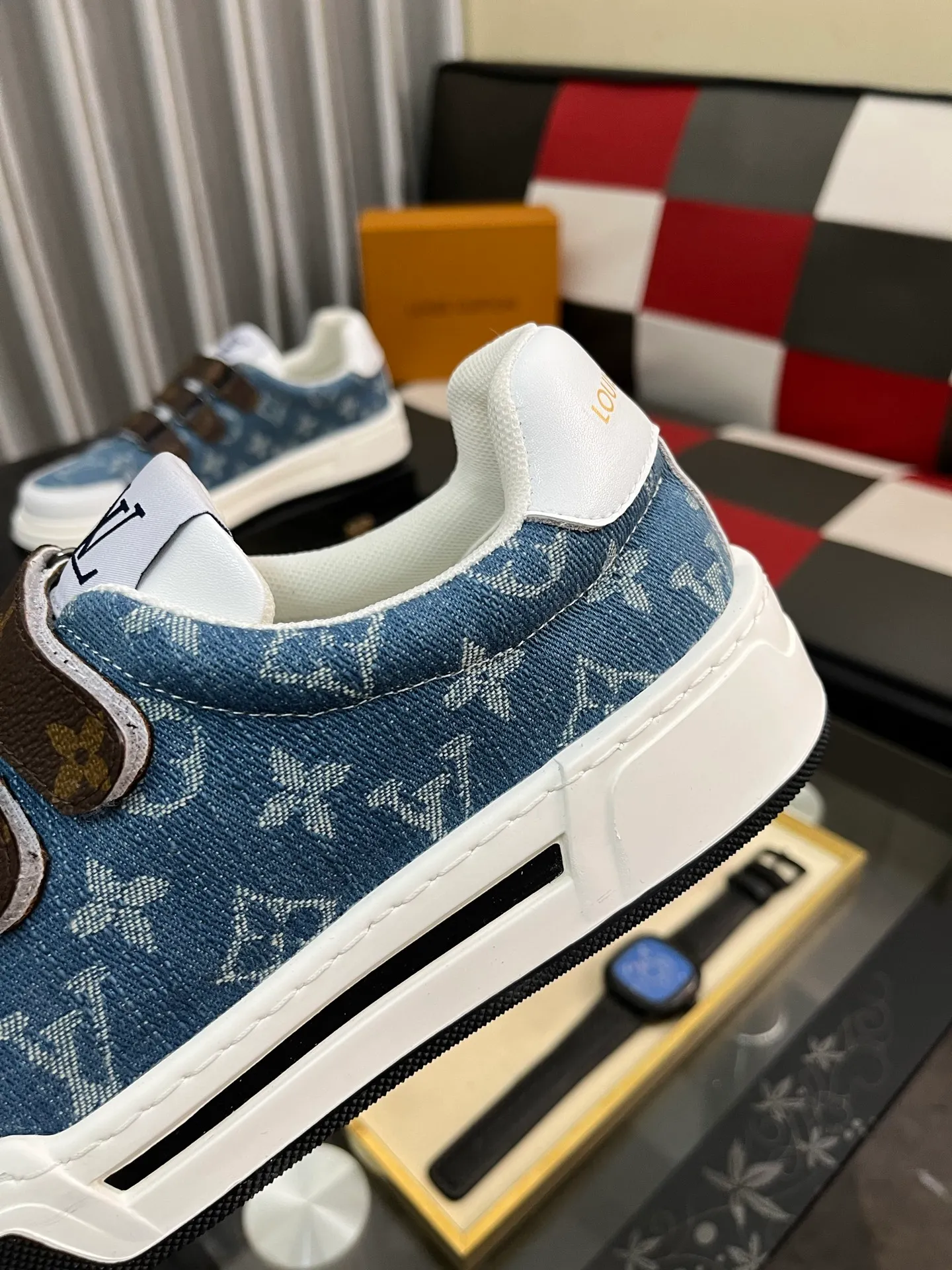 Men's Men's Shoes 💰420⌚️⌚️🇮🇹🇮🇹LV Louis Vuitton. The latest trendy casual shoes are popular in physical stores in sizes 38-44. New spring and summer comfortable imported custom original cowhide, unique jacquard fabric element design. Paired with sheepskin lining, Lv original bottom, [taiyang][taiyang] high-end packaging and high quality💪Details determine the quality, you can enter and leave the counter at will, welcome to compare🇮🇹